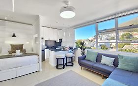 Stylish Sea Point Retreat Secure Scenic